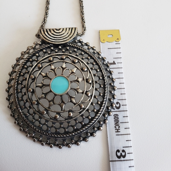 Vintage Claire's Round Pendant w/ Silver Tone Chain Enamel Centre - Picture 3 of 10